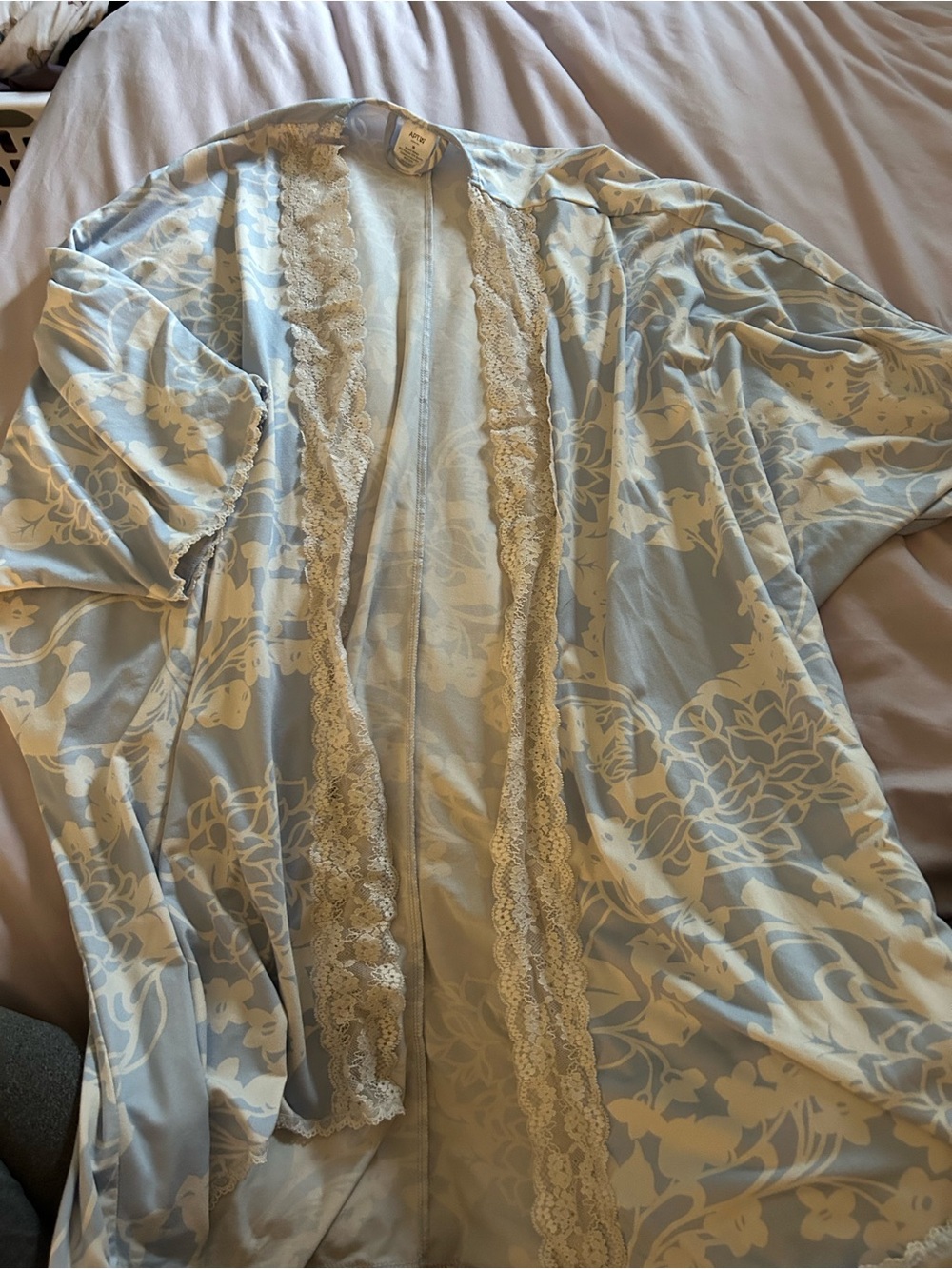 Light Blue Floral Lace-Trim robe